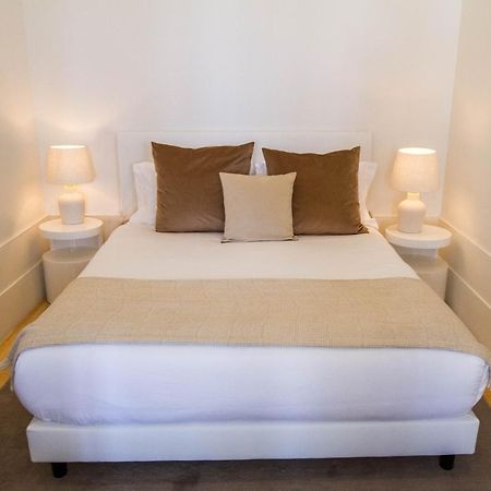 Modern Charming Loft With Balcony In Central Porto Luaran gambar