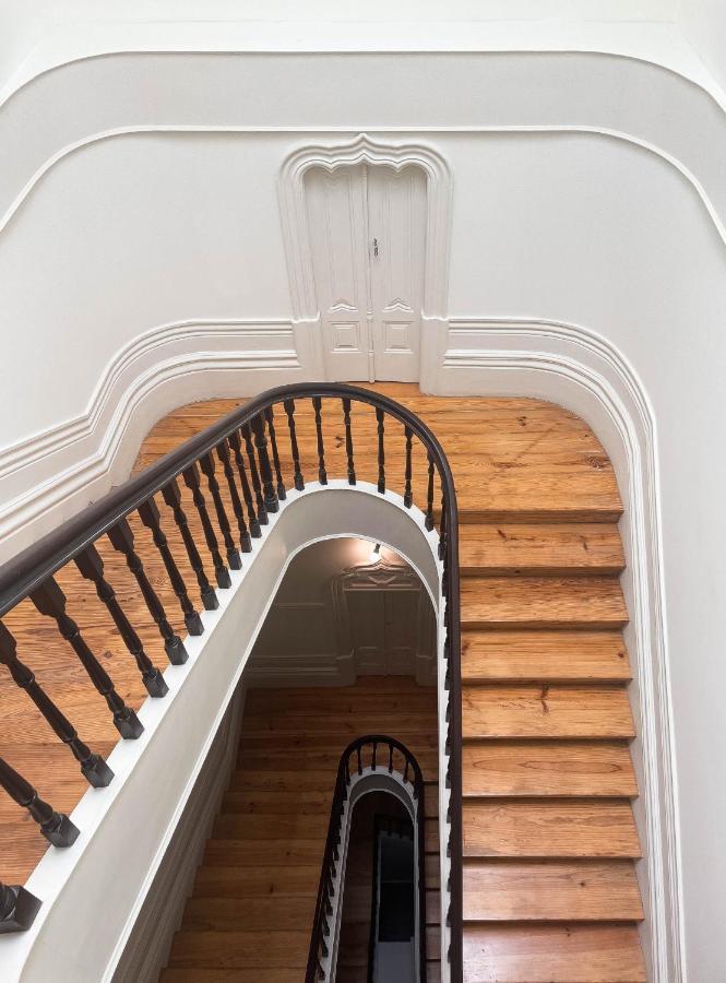 Modern Charming Loft With Balcony In Central Porto Luaran gambar