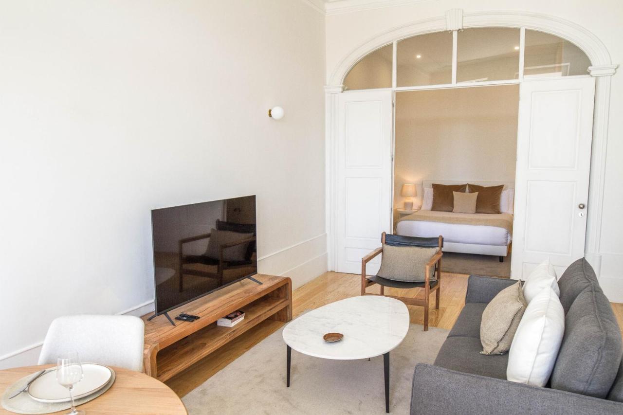 Modern Charming Loft With Balcony In Central Porto Luaran gambar