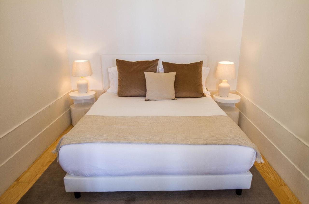 Modern Charming Loft With Balcony In Central Porto Luaran gambar