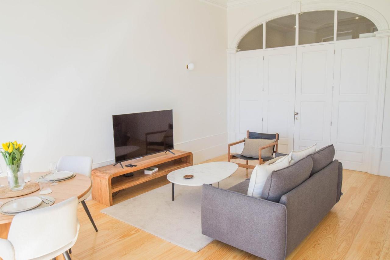 Modern Charming Loft With Balcony In Central Porto Luaran gambar