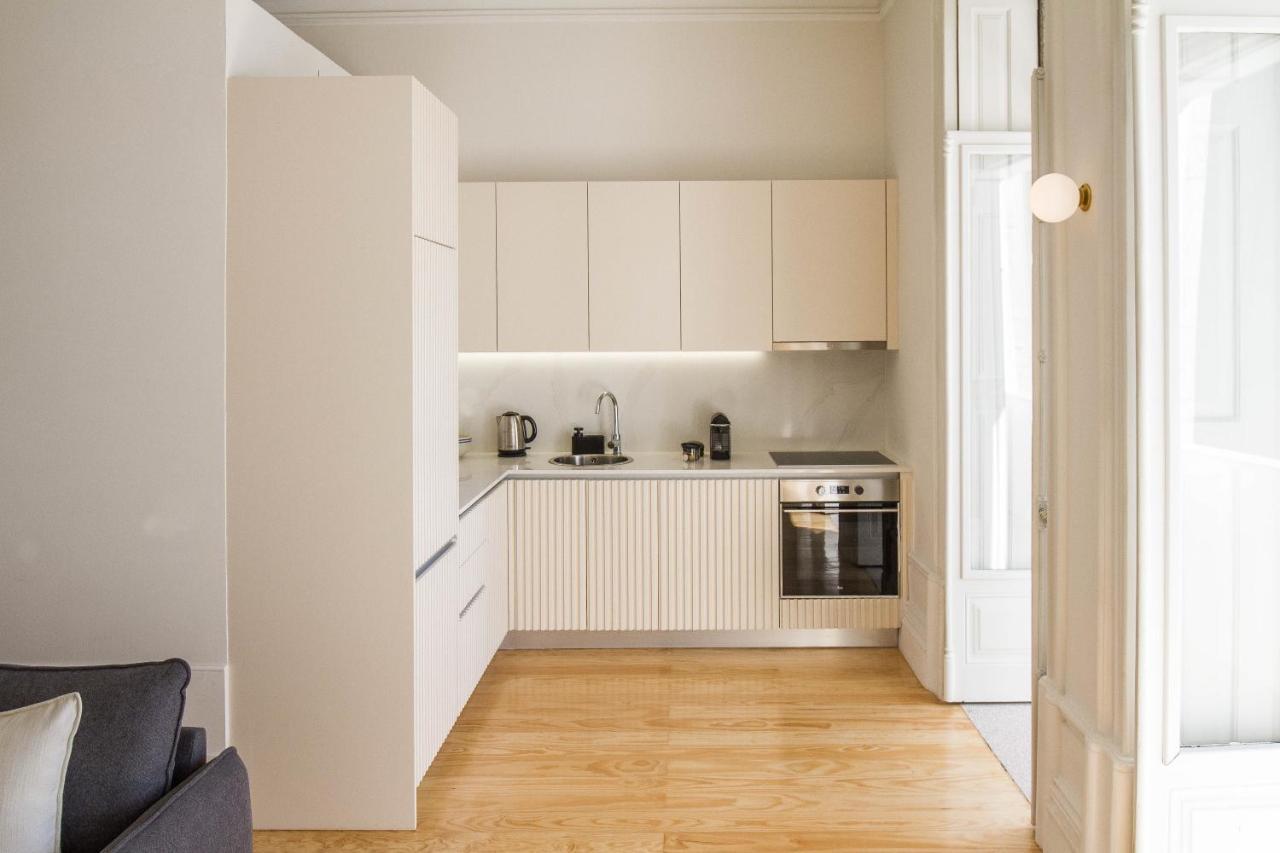 Modern Charming Loft With Balcony In Central Porto Luaran gambar