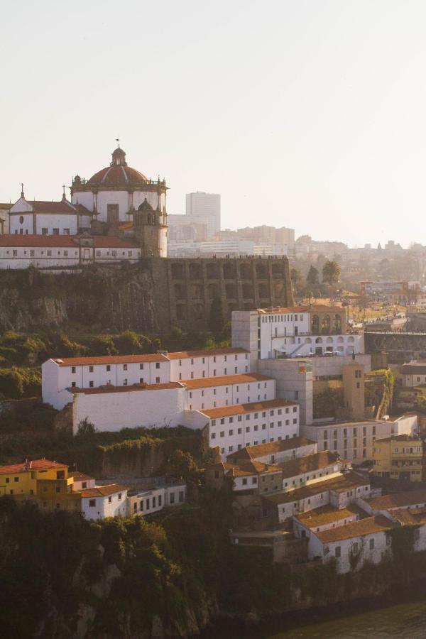 Modern Charming Loft With Balcony In Central Porto Luaran gambar