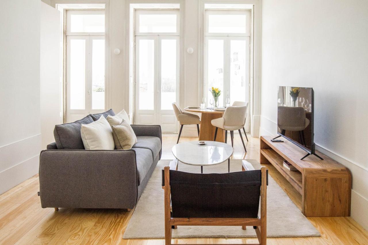 Modern Charming Loft With Balcony In Central Porto Luaran gambar