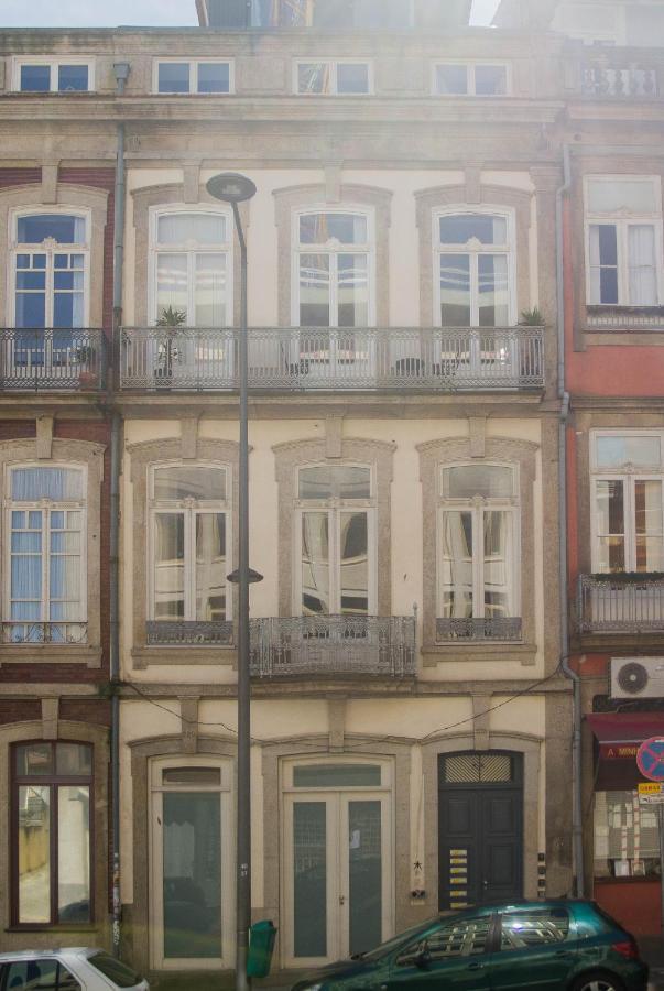 Modern Charming Loft With Balcony In Central Porto Luaran gambar